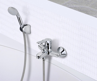 202 PRO  Смеситель для ванны- душ литой с настенным держ. MOFEM 