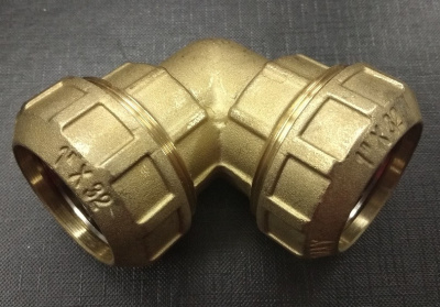 Угол 25 х 25 латунь для труб ПНД Itap