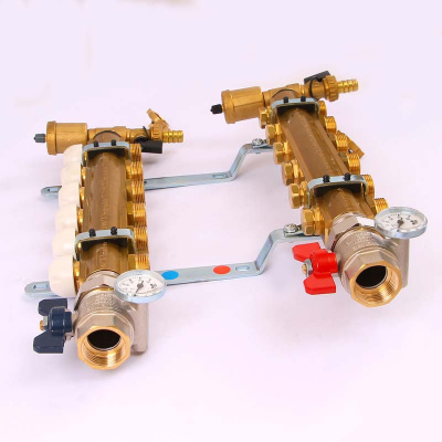 Коллекторная группа 7 выходов1'-3/4'х18 с расходомерами (цвет Латунь). TIEMME 