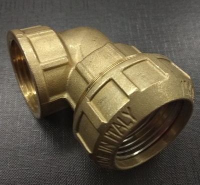 Угол 32 х 1" Внутренняя резьба Латунь для труб ПНД Itap