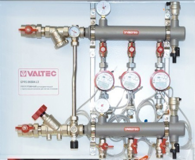 Коллектор из стали (труба ДУ-40), с м-о расст вых. 100мм, 1"х 3 вых. 1/2" нар.VALTEC VTc.510.BS.0604
