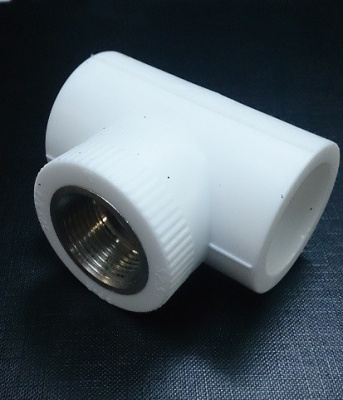 Тройник полипропиленовый комбинированный PPRC D25*3/4 ВР белый РОССИЯ (упаковка 80 шт) 21304 КРОСС