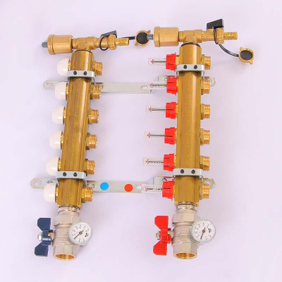 Коллекторная группа 7 выходов1'-3/4'х18 с расходомерами (цвет Латунь). TIEMME 