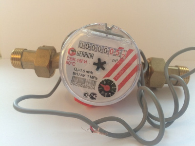 Счетчик воды универсальный импульсный GERRIDA СВК-15ГИ L=110 мм штуцера, обратный клапан в комплекте