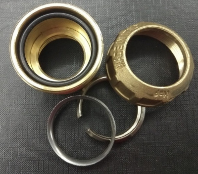 Соединение 25 х 3/4"  Внутренняя резьба Латунь для труб ПНД  Itap