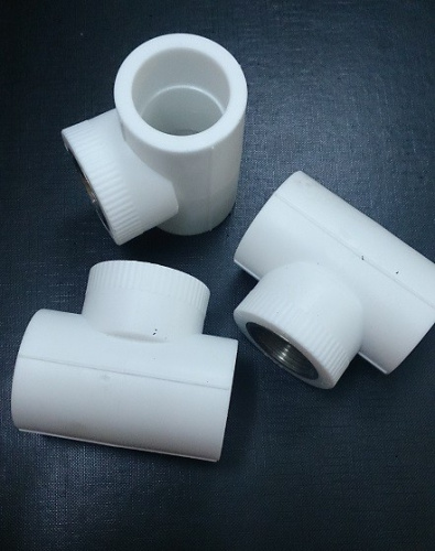 Тройник полипропиленовый комбинированный PPRC D20*1/2 ВР белый РОССИЯ (упаковка 120 шт) 21301КРОСС