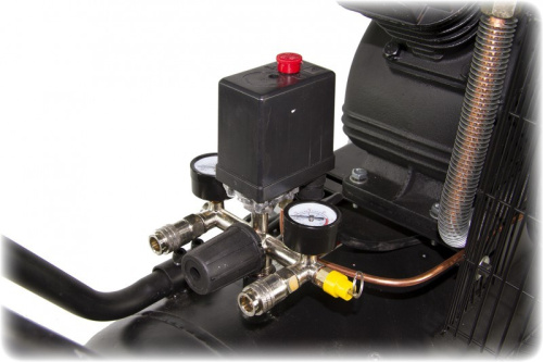 Компрессор AEROMAX 380/100 масляный, ременной 2.2 кВт / 220V 380л/мин FOXWELD