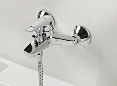 201 JUN EVO  Смеситель для ванны литой излив 150 мм. без душевого набора MOFEM 