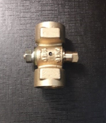 Кран для манометра трехходовой латунный 1/2" ВВ 11Б18бк (Ду15) без ручки