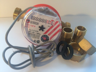 Счетчик воды универсальный импульсный GERRIDA СВК-15ГИ L=110 мм штуцера, обратный клапан в комплекте